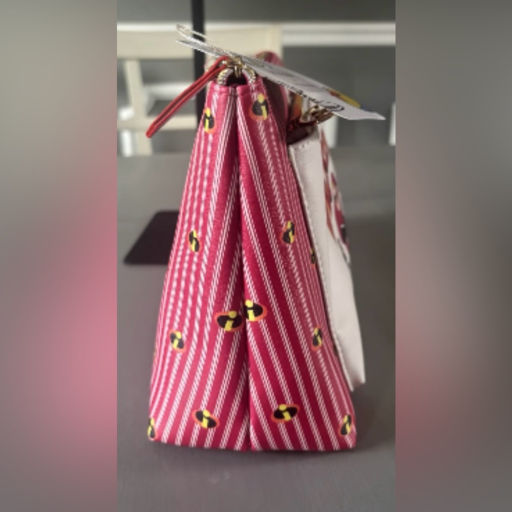 Disney PIXAR The Incredibles Travel Bag - Picture 5 of 8